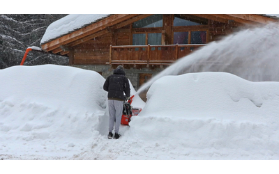 Neve in Valle d’Aosta, in val Ferret accumulo superiore al metro: le ruspe...