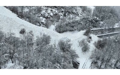 neve in valle d aosta una valanga ostruisce l imbocco della galleria isolata gressoney le immagini dal drone