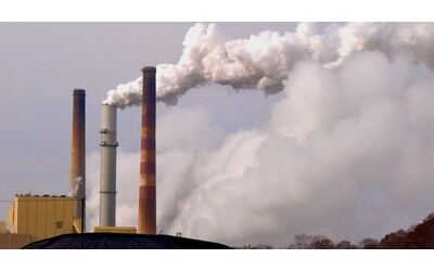 Nuovo record per le emissioni globali di CO2 legate all’energia: “Colpa di Cina e India”