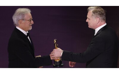 Oscar 2024, i vincitori: Oppenheimer trionfa con 7 premi. Spielberg incorona...