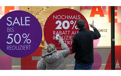 “Pagateci di più”: ora in Germania minacciano lo sciopero anche i commessi dei negozi. “Pronti a bloccare tutto sotto Natale”