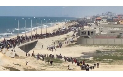 Palestinesi sfidano Israele e vanno verso il nord di Gaza, l’Idf ha smentito di aver autorizzato il rientro – Video