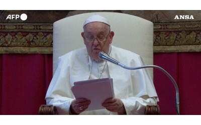 Papa Francesco contro la maternità surrogata: “Pratica deprecabile, la comunità internazionale la proibisca a livello universale”