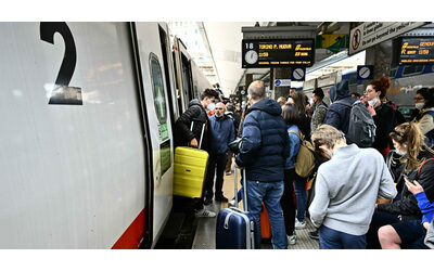 Pasqua, per i 12 milioni di italiani in viaggio stangate su voli (+81%), treni (con rincari fino al 34%), bus (fino a +75%) e carburanti