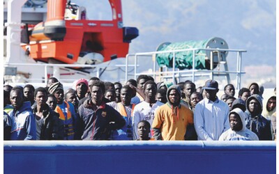 Patto migranti e asilo, c’è l’accordo in Ue sulle nuove regole. Piantedosi: “Successo italiano”
