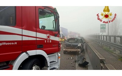 piacenza incidente sull autostrada a1 tra un auto e due mezzi pesanti il bilancio di due morti e sei feriti
