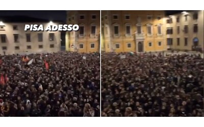 Pisa, dopo le manganellate agli studenti oltre 5mila persone in piazza in solidarietà ai manifestanti: le immagini dall’alto
