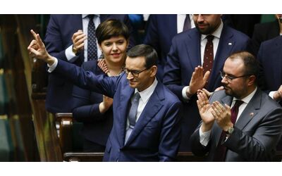 polonia il parlamento elegge l europeista tusk nuovo primo ministro respinto l ultra conservatore morawiecki