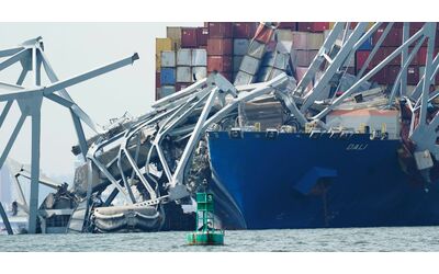 ponte di baltimora container danneggiati allarme per materiali pericolosi sospese le ricerche dei dispersi non crediamo siano ancora vivi