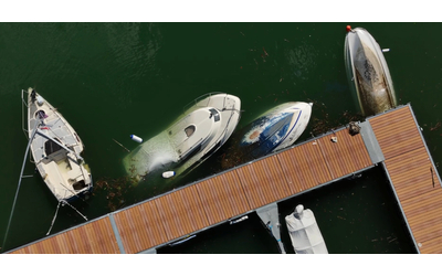 Raffiche a 90 km/h, imbarcazioni affondate e danneggiate: le immagini sul lago di Ceresio (Lugano)