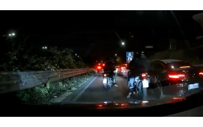 rapina a mano armata nel traffico dell asse mediano di napoli la denuncia del deputato borrelli che pubblica il video
