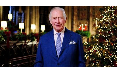 Re Carlo, l’annuncio di Buckingham Palace: “Assente per sottoporsi alle cure contro il cancro. Tornerà a breve in pubblico”. Ecco il comunicato