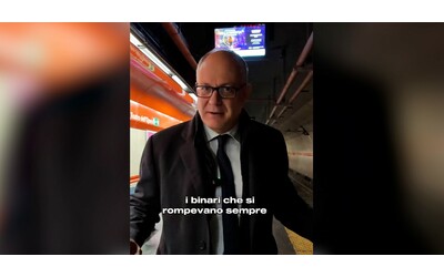 Roma, Gualtieri e le traversine della metro “fraciche”: il video del sindaco di Roma scatena l’ironia sui social