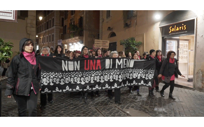 Roma, Non Una di Meno in presidio con le lavoratrici del teatro: “Le...