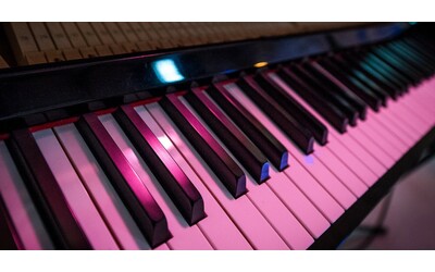 Rubato pianoforte da 100mila euro a un artista russo. La polizia lo ritrova in un box a Palermo