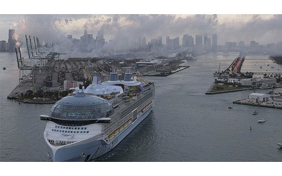 Salpa Icon of the Seas, la nave da crociera più grande al mondo. L’ira degli ambientalisti: “È una lasagna umana”