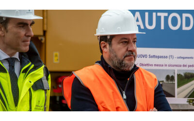 Salvini vara un nuovo condono edilizio: il Mit prepara un pacchetto di norme “salva-casa”. Il leghista festeggia: “Altro che obblighi green”