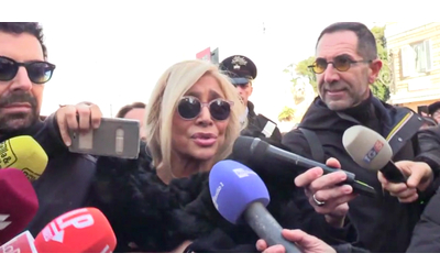 Sandra Milo, Mara Venier commossa ai funerali: “Ha insegnato alle altre donne a essere libere”