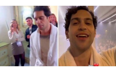Sanremo 2024, il pigiama party di Mahmood: si presenta in vestaglia tra i fan – VIDEO