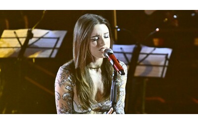 Sanremo 2024, serata cover: standing ovation per Angelina Mango, Loredana...