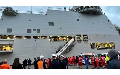 Sbarcati a La Spezia 18 bambini palestinesi feriti a Gaza: sono arrivati a bordo di una nave della Marina