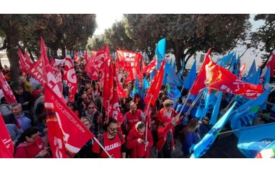 sciopero generale al sud cgil e uil adesioni medie del 70 continua la mobilitazione per maggiori salari e modifiche alla manovra