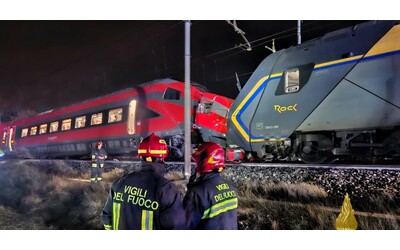 scontro tra due treni a faenza lungo la linea ferroviaria bologna rimini 17 feriti