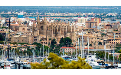 Spagna, il governo verso l’eliminazione dei “visti d’oro” per chi compra case di pregio. “Basta speculazioni immobiliari”