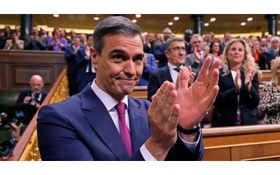 Spagna, Pedro Sanchez è di nuovo premier: la maggioranza (di pochi voti) con otto partiti