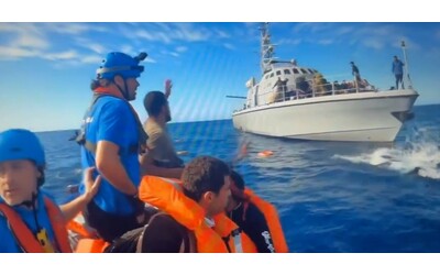 “Spari dalla motovedetta libica contro migranti e soccorritori”, la testimonianza del capomissione di Mediterranea Saving Humans