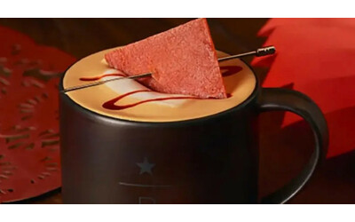 Starbucks lancia il cappuccino che sa di maiale: “Un augurio di prosperità...