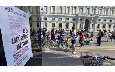 “Stop al codice della strage”: presidio di ciclisti e cittadini a Milano durante il G7 con Salvini