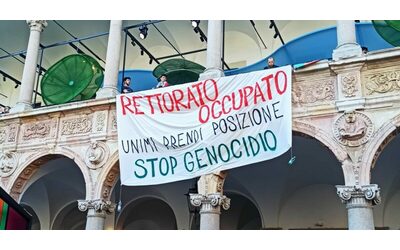 stop genocidio a gaza gli studenti occupano il rettorato dell universit statale di milano