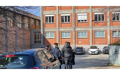 Studente di 14 anni precipita dal terzo piano mentre è a scuola: trasportato in gravi condizioni all’ospedale Torrette di Ancona