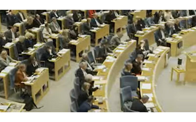 Svezia, il parlamento nazionale vota sì alla legge sull’identità di...
