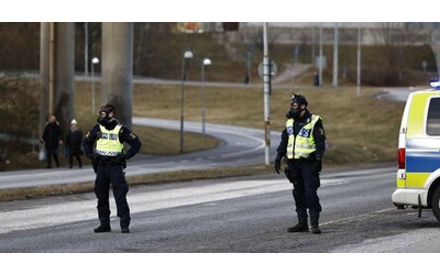Svezia, sospetta fuga di gas nella sede dei servizi segreti: 7 feriti. “La causa non è chiara”