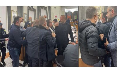 Taranto, rissa sfiorata in consiglio comunale durante la discussione sul bilancio: scontro tra Stellato (Iv) e il civico Abbate