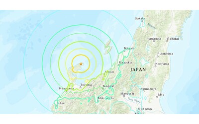 terremoti di magnitudo 7 5 e 6 2 in giappone allerta tsunami arriveranno onde alte fino a 5 metri entro 300 km dall epicentro