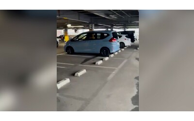 terremoto in giappone il momento della scossa ripreso in un parcheggio l impressionante movimento delle auto