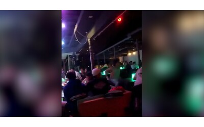 terremoto nelle filippine il momento della scossa ripreso in un bar il locale comincia a tremare e si scatena il panico