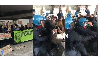 Trento, tensione tra animalisti e forze dell’ordine all’ingresso del palazzo della Provincia: la protesta contro la legge “ammazza orsi”