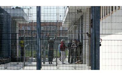 tribunale libera dal cpr il rifugiato algerino rinchiuso per i post pro palestina ora il ricorso su espulsione e revoca del permesso
