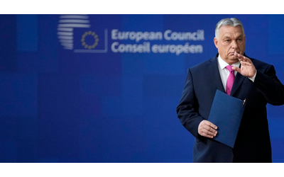 Ucraina nell’Ue, la “vendetta” di Orbán: dopo l’ok all’apertura dei negoziati blocca cinquanta miliardi di euro di aiuti a Kiev ponendo il veto