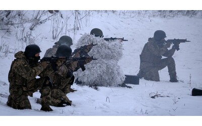 Ucraina, Putin: “Guerra durerà almeno 5 anni”. Kiev: “L’esercito...