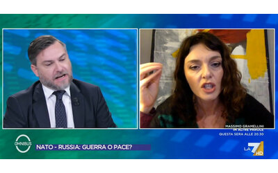 Ucraina, scontro Mikhelidze-Ricciardi a La7. “Negoziato? Sua posizione è populista”. “Le chiedo rispetto per la maggioranza degli italiani”