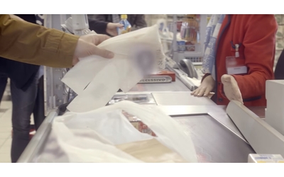 Ue, cortocircuito sui sacchetti di plastica: bocciato il decreto italiano del 2013 che ne vieta l’utilizzo e la vendita