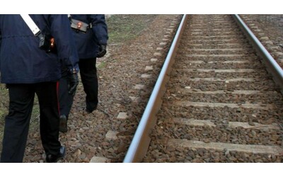 Un 17enne muore investito da un treno mentre attraversa i binari a Felizzano....