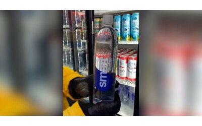 Usa, gelo a Kansas City: ecco cosa succede all’acqua di una bottiglietta appena estratta dal frigo