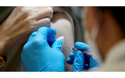 Vaccini anti Covid e “morte cardiaca”, lo studio dei Cdc in Usa: “Non c’è associazione”