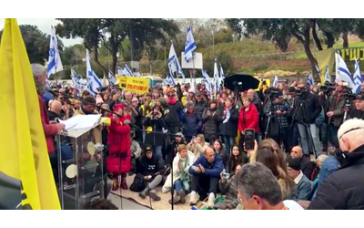 vai a casa non hai pi nulla da distruggere manifestanti chiedono le dimissioni di netanyahu la protesta a gerusalemme